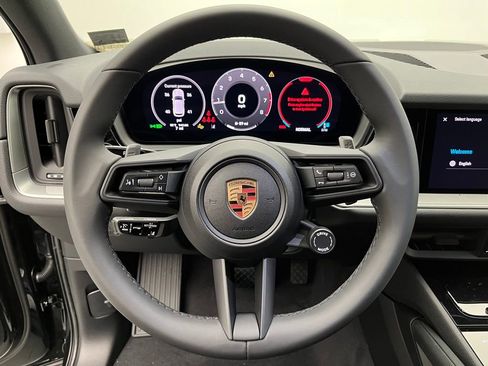 Used 2025 Porsche Cayenne image 12