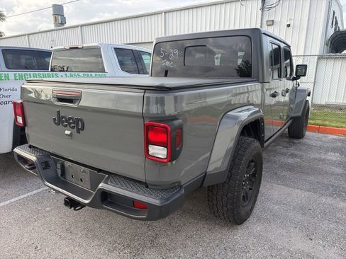 Used 2023 Jeep Gladiator Sport AWD/4WD image 14