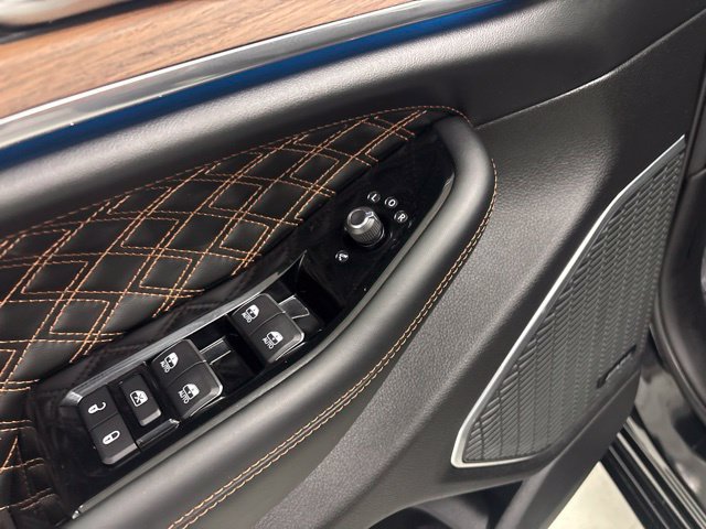Used 2023 Jeep Grand Cherokee Summit w/ Luxury Tech Group V AWD/4WD image 19