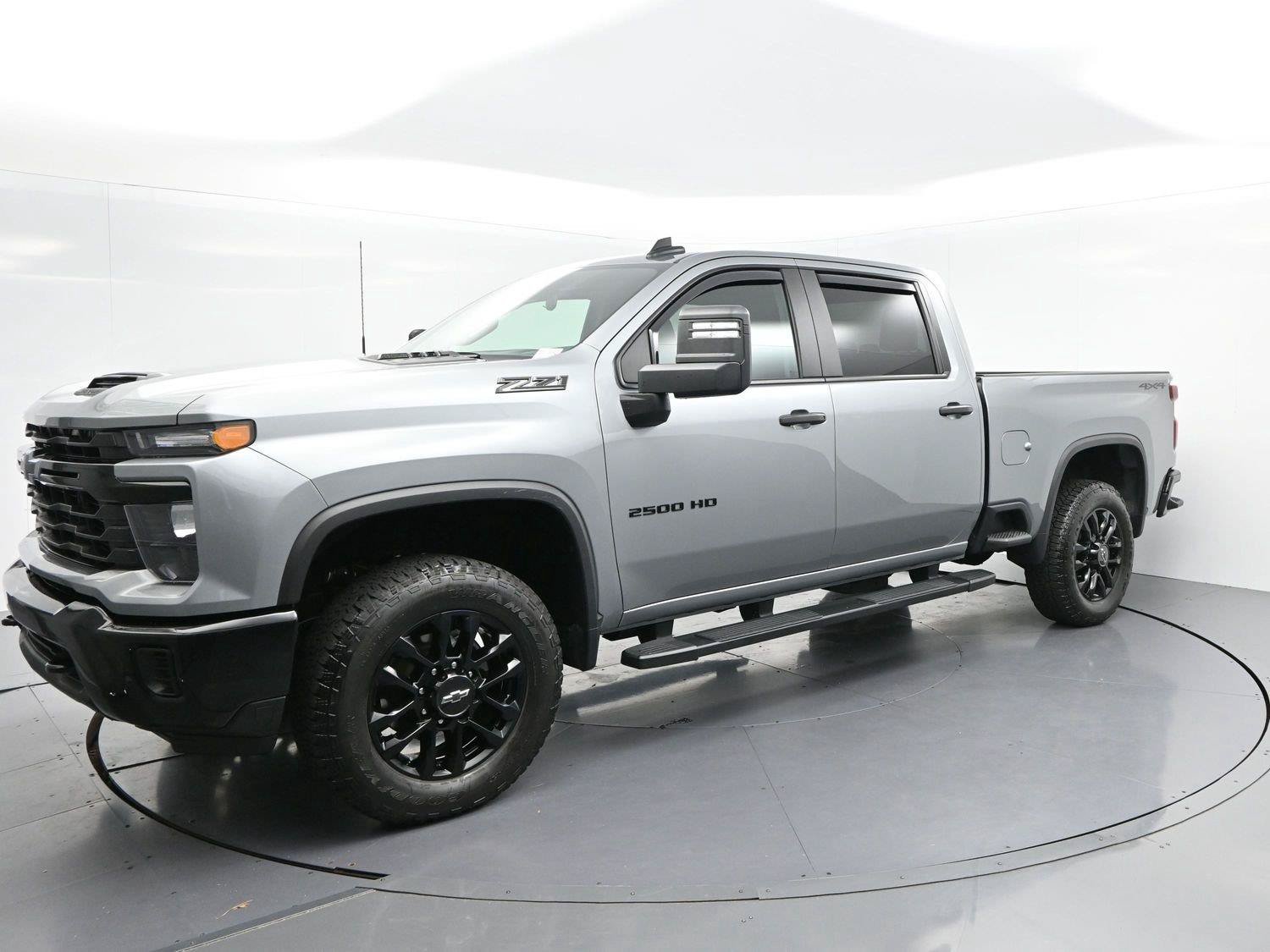 Used 2025 Chevrolet Silverado 2500 Custom w/ Custom Convenience Package AWD/4WD image 4