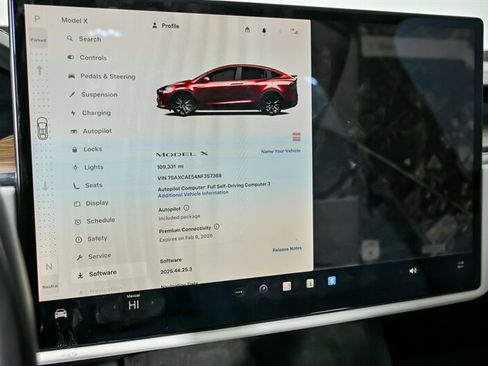 Used 2022 Tesla Model X image 38