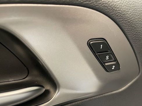 Used 2025 Chrysler Pacifica Select image 21