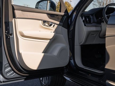 New 2026 Volvo XC90 B6 Ultra w/ Protection Package Premier image 38