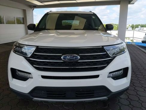 Used 2022 Ford Explorer XLT w/ Equipment Group 202A AWD/4WD image 2