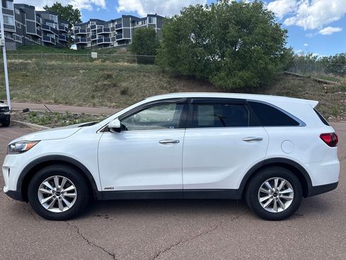 Used 2019 Kia Sorento AWD V6 image 2