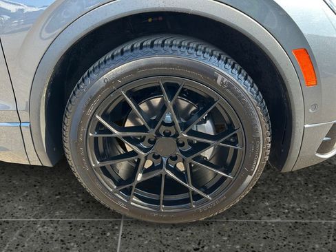 Used 2022 Volkswagen Tiguan SEL R-Line image 9