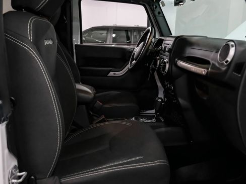 Used 2018 Jeep Wrangler Sahara w/ Connectivity Group AWD/4WD image 25