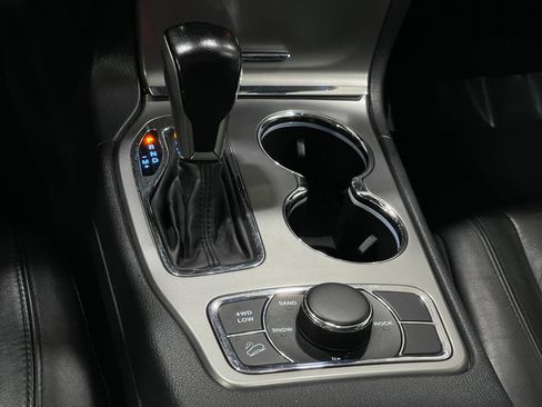 Used 2020 Jeep Grand Cherokee Limited w/ Premium Lighting Group AWD/4WD image 29