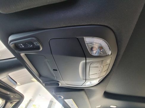 New 2025 Chrysler Pacifica Select FWD image 35