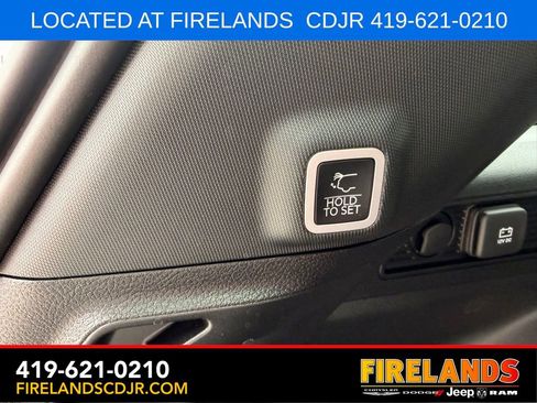 Used 2024 Jeep Grand Cherokee Laredo X w/ Luxury Tech Group I AWD/4WD image 5