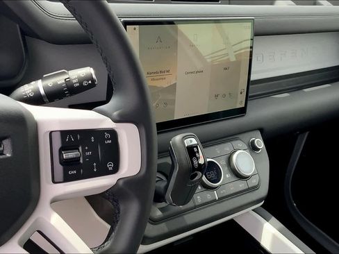 New 2025 Land Rover Defender 90 X-Dynamic SE image 5