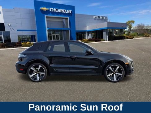 Used 2023 Porsche Macan image 8