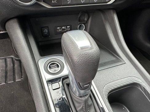 Used 2025 Nissan Sentra SV w/ Trunk Package image 20