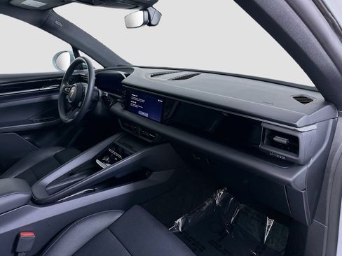 Certified 2025 Porsche Macan Electric RWD image 31