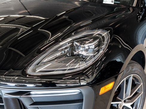 Used 2025 Porsche Macan image 28