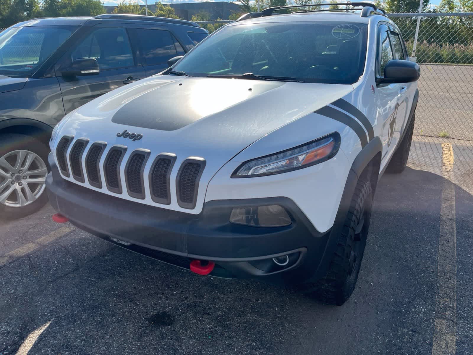 Used 2017 Jeep Cherokee Trailhawk w/ Comfort & Convenience Group AWD/4WD image 2