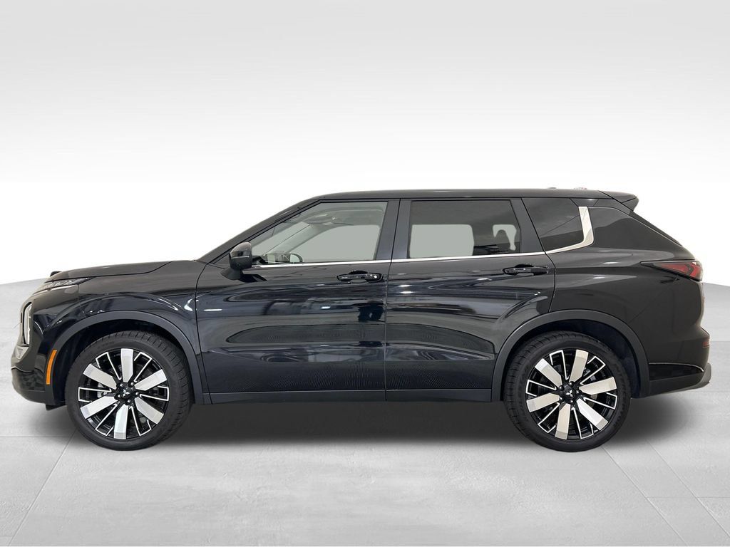 Used 2025 Mitsubishi Outlander SE AWD/4WD image 2