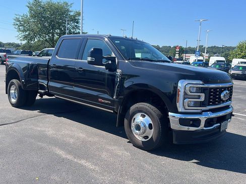 Used 2024 Ford F350 Lariat w/ Lariat Ultimate Package AWD/4WD image 2