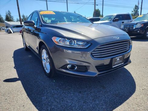 Used 2016 Ford Fusion SE w/ Equipment Group 202A FWD image 3
