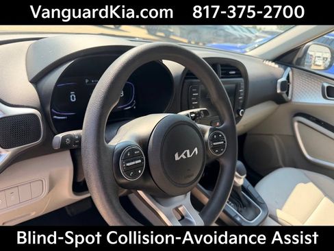 Certified 2025 Kia Soul LX w/ LX Technology Package FWD image 14