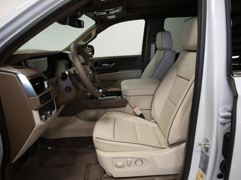 New 2026 GMC Yukon Denali w/ Sun & Power Step Package image 30