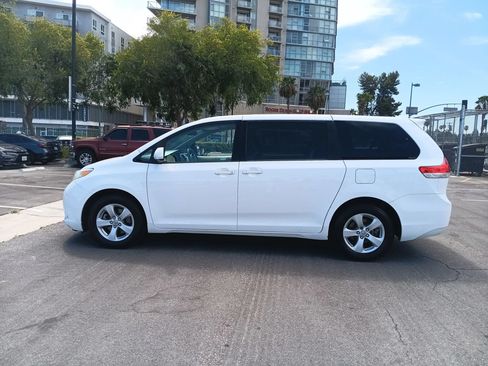 Used 2012 Toyota Sienna LE FWD image 5