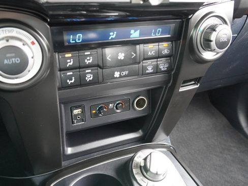 Used 2019 Toyota 4Runner Limited AWD/4WD image 18