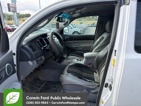 Used 2011 Toyota Tacoma 4x4 Access Cab V6 w/ TRD Sport Pkg image 7