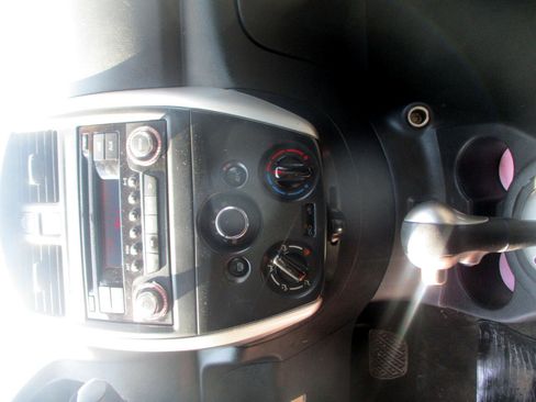 Used 2018 Nissan Versa SV image 10