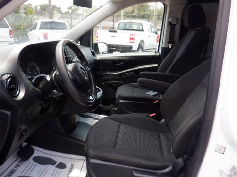 Used 2023 Mercedes-Benz Metris image 11