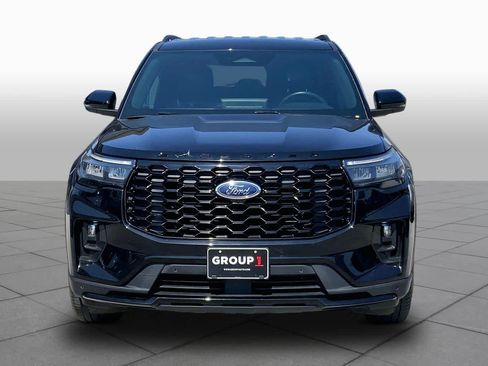 Used 2025 Ford Explorer ST-Line w/ ST-Line Street Pack AWD/4WD image 4