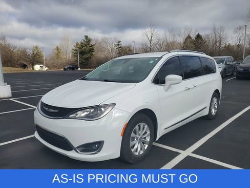 Used 2018 Chrysler Pacifica Touring-L Plus image 10