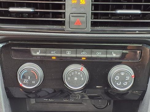 Used 2023 Volkswagen Taos SE image 19