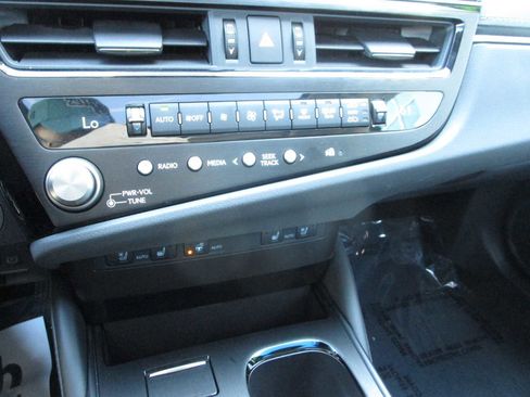 Used 2025 Lexus ES 350 w/ Premium Package FWD image 22