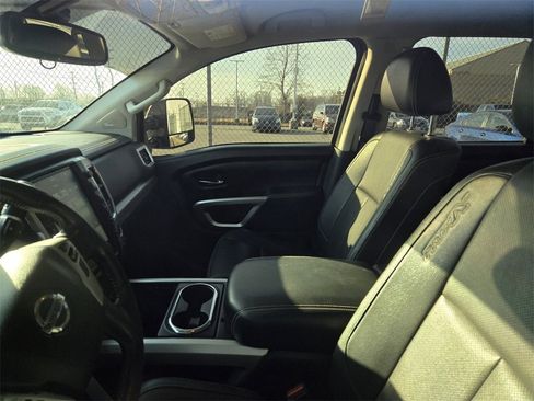 Used 2019 Nissan Titan PRO-4X w/ Pro-4x Convenience Package image 9