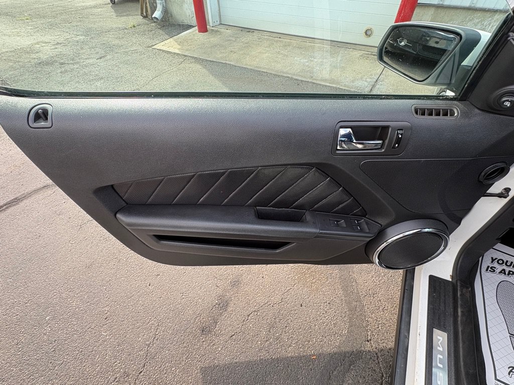 Used 2010 Ford Mustang GT Premium RWD image 7
