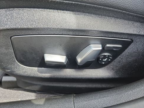 Used 2019 BMW 540i w/ Convenience Package image 34