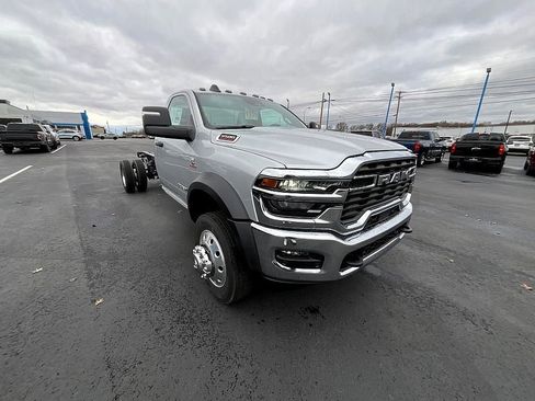 New 2026 RAM 5500 4x4 Regular Cab image 4
