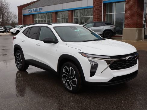 New 2026 Chevrolet Trax RS w/ Sunroof Package image 2