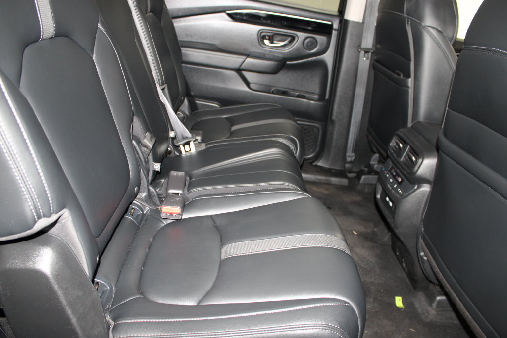 Used 2023 Honda Pilot Touring image 32