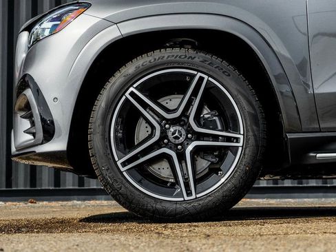 Used 2026 Mercedes-Benz GLS 450 4MATIC image 4