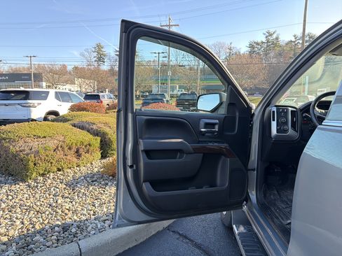 Used 2017 GMC Sierra 1500 SLE w/ SLE Value Package image 11