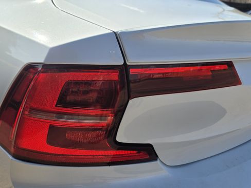 Used 2018 Volvo S90 T5 Momentum FWD image 10