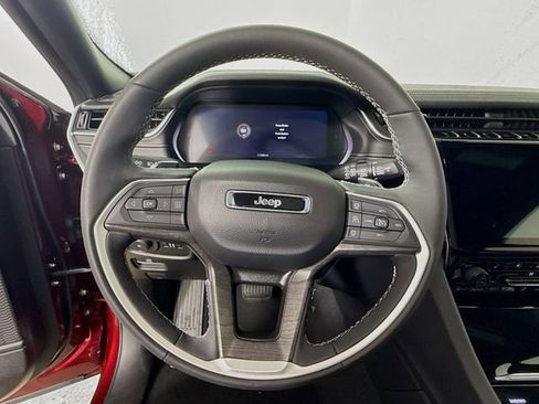 Used 2024 Jeep Grand Cherokee Limited w/ Luxury Tech Group II image 11