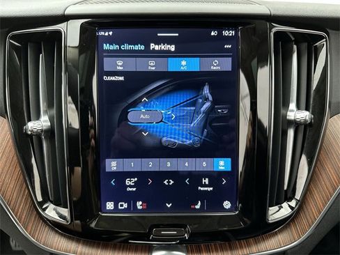 Certified 2023 Volvo XC60 B5 Plus w/ Climate Package image 19
