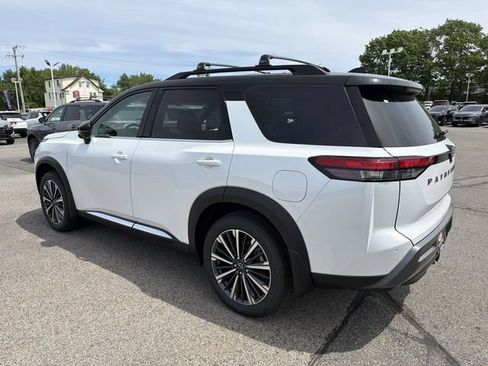 New 2026 Nissan Pathfinder Platinum w/ Cargo Package AWD/4WD image 7