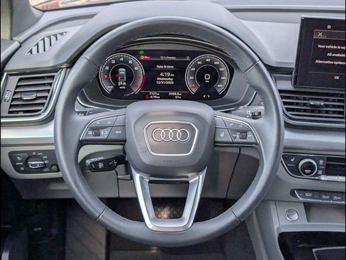Certified 2025 Audi Q5 2.0T Premium w/ Convenience Plus Package image 12