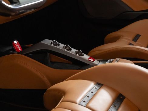 Used 2017 Ferrari 488 GTB RWD image 6