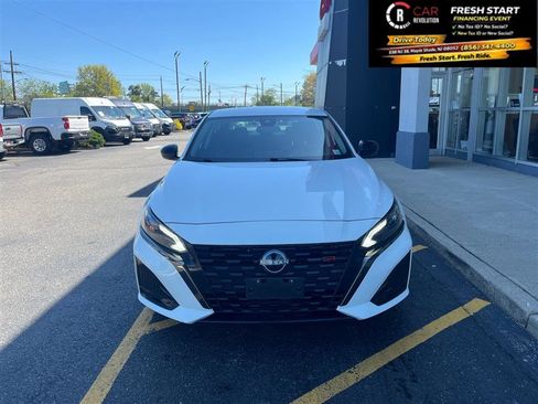 Used 2024 Nissan Altima 2.5 SR FWD image 3