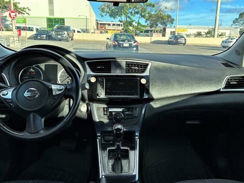 Used 2019 Nissan Sentra SR FWD image 11